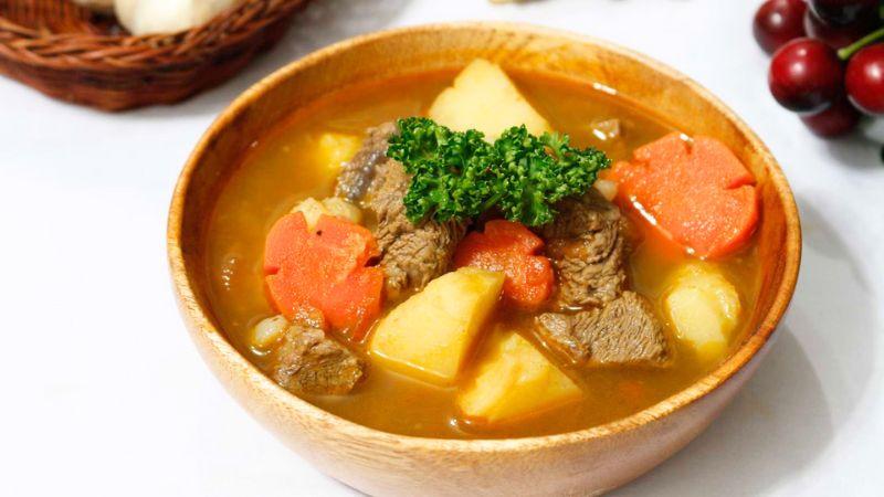 Cách chế biến bò hầm khoai tây thơm ngon, hấp dẫn, khiến bạn không thể ngừng thưởng thức, mỗi lần ăn là một lần mê say.