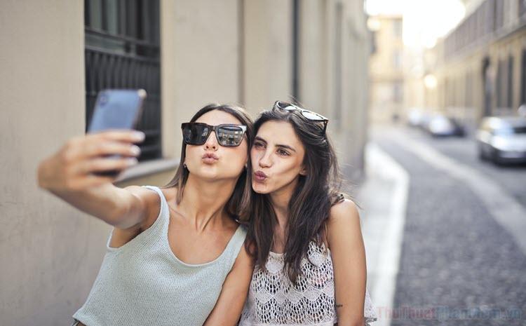 Bí quyết chụp ảnh selfie đẹp, tự sướng ấn tượng để đăng tải lên Facebook, Instagram