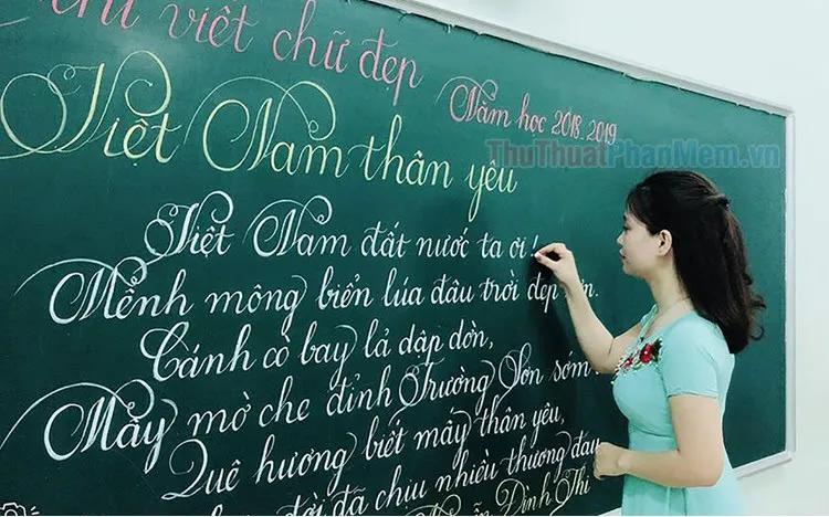 Khám phá những mẫu chữ HOA sáng tạo và chữ HOA nghệ thuật đẹp nhất, tinh tế và độc đáo.