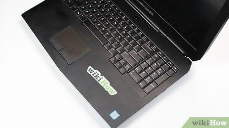 Hướng dẫn chi tiết cách gỡ bỏ nhãn dán trên laptop