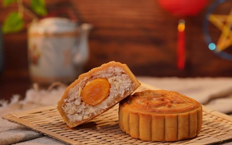 Hướng dẫn làm bánh Trung thu nhân sữa dừa với hương vị béo ngậy, thơm lừng, mang đến sự mới lạ cho ngày Tết Trung thu.