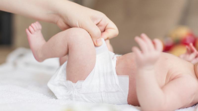 Hướng dẫn chăm sóc đúng cách khi trẻ bị mụn ở vùng hậu môn là rất quan trọng, giúp bé nhanh chóng hồi phục và tránh những biến chứng không mong muốn. Đừng để tình trạng mụn trở nên nghiêm trọng mà hãy đưa trẻ đến bệnh viện để thăm khám và nhận lời khuyên từ bác sĩ.