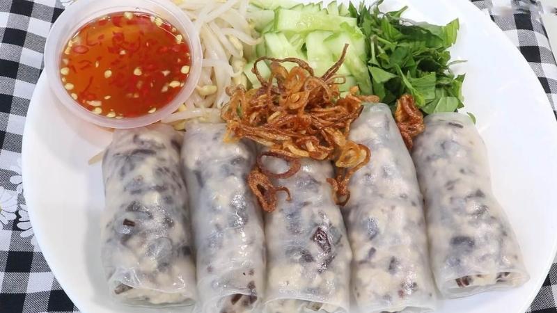 Chỉ cần 10 phút và một chiếc chảo chống dính, bạn đã có thể thưởng thức ngay món bánh cuốn nóng hổi cho bữa sáng đầy đủ năng lượng.