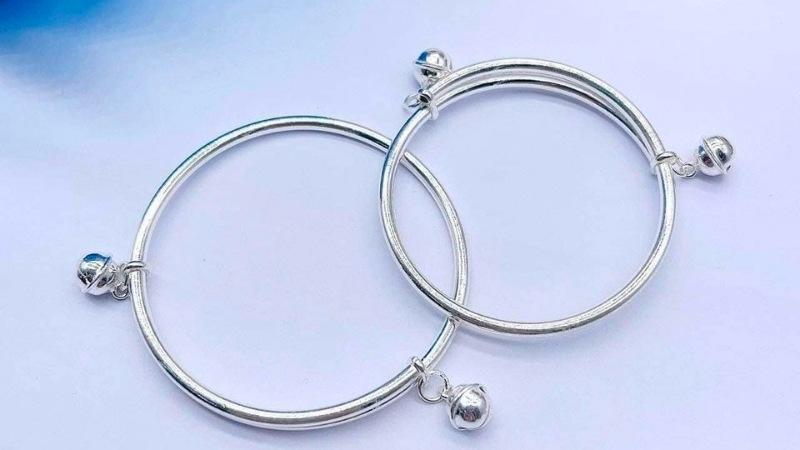 Khám phá 8 món quà mừng đầy tháng tuyệt vời cho bé gái mà ba mẹ nên cân nhắc để mang đến những món quà ý nghĩa cho con yêu.