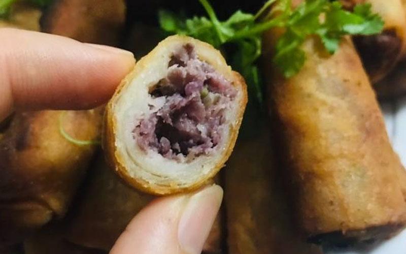 Hãy cùng vào bếp và thử ngay món chả giò khoai lang giòn tan, thơm lừng, dễ làm tại nhà!