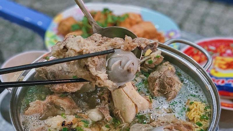 Khám phá công thức nấu lẩu xí quách thơm ngon chuẩn vị, một món ăn không thể thiếu trong thực đơn gia đình, mang đến sự hấp dẫn khó cưỡng.
