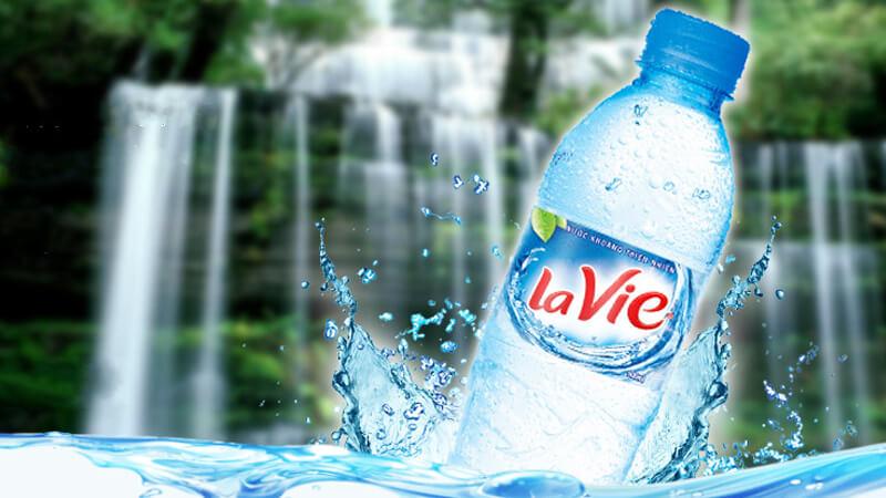 Nước khoáng và nước suối có sự khác biệt gì, và đâu là lựa chọn tối ưu để uống mỗi ngày?