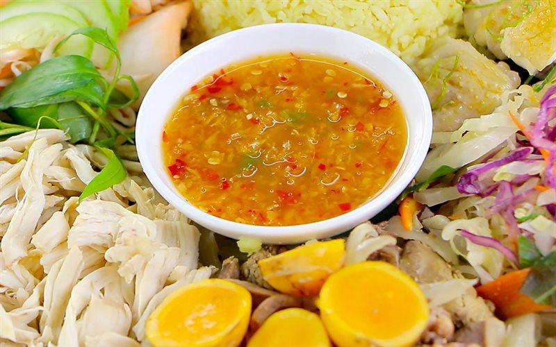 Cách pha nước mắm gừng đậm đà, vừa thơm ngon, vừa dậy vị, phù hợp để chấm mọi món ăn, từ thịt luộc đến hải sản, đều hấp dẫn vô cùng.