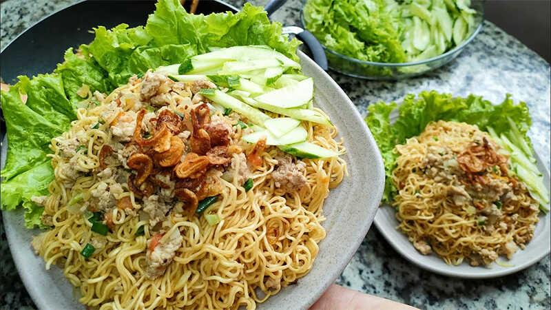 Hướng dẫn làm mì xào thịt heo thơm ngon, đơn giản và nhanh chóng cho bữa sáng đầy đủ năng lượng.