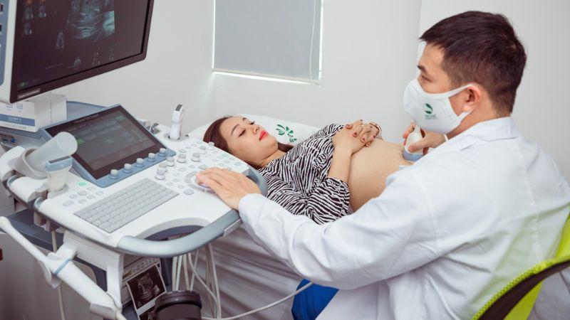 Trước khi siêu âm thai, mẹ bầu có cần kiêng ăn không? Những điều quan trọng nào cần lưu ý?