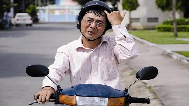 5 mẹo giúp bạn khắc phục tình trạng tóc bết dính khi đội mũ bảo hiểm trong mùa hè