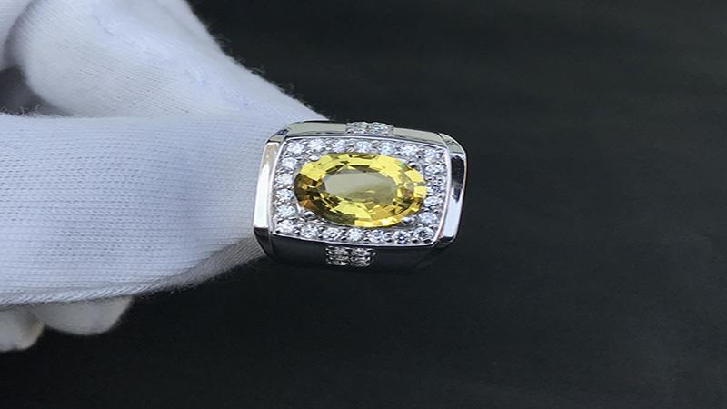Khám phá cách chọn nhẫn bạc phong thủy phù hợp cho nam và nữ theo từng mệnh, giúp cân bằng năng lượng và mang lại may mắn.