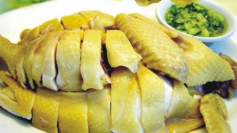 Cách chế biến gà hấp nồi cơm điện mang lại món ăn vừa chắc thịt, vừa thơm ngon, hấp dẫn mà không mất quá nhiều thời gian.
