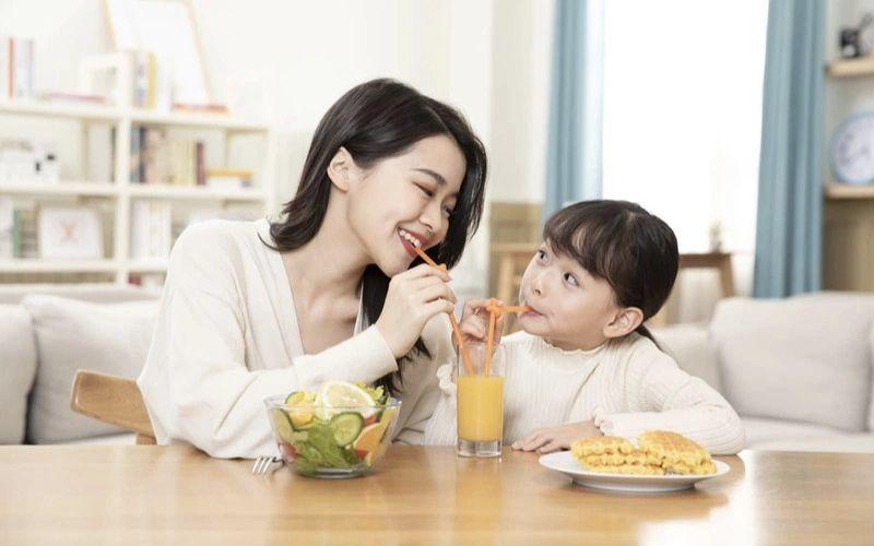 Khi trẻ mắc viêm phổi, việc lựa chọn thực phẩm phù hợp và tránh những món ăn không tốt có thể giúp trẻ phục hồi nhanh chóng. Hãy cùng tìm hiểu những lời khuyên hữu ích để hỗ trợ quá trình điều trị!