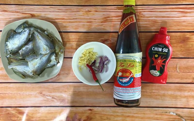 Hướng dẫn làm món cá khô rim mắm đường, dễ làm mà lại cực kỳ hao cơm.