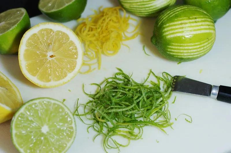 Vỏ trái cây là một bí quyết làm đẹp tự nhiên, giúp da sạch mụn và sáng hồng một cách tự nhiên, không cần đến hóa chất.