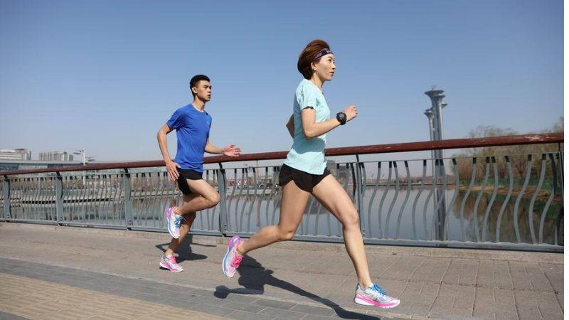 Chạy bộ có làm chân to ra không? Cách tập luyện giúp đôi chân thon gọn mà vẫn khỏe mạnh.