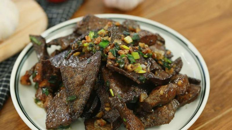 Công thức gan chiên xào hành tỏi – thơm nức, béo ngậy khó quên