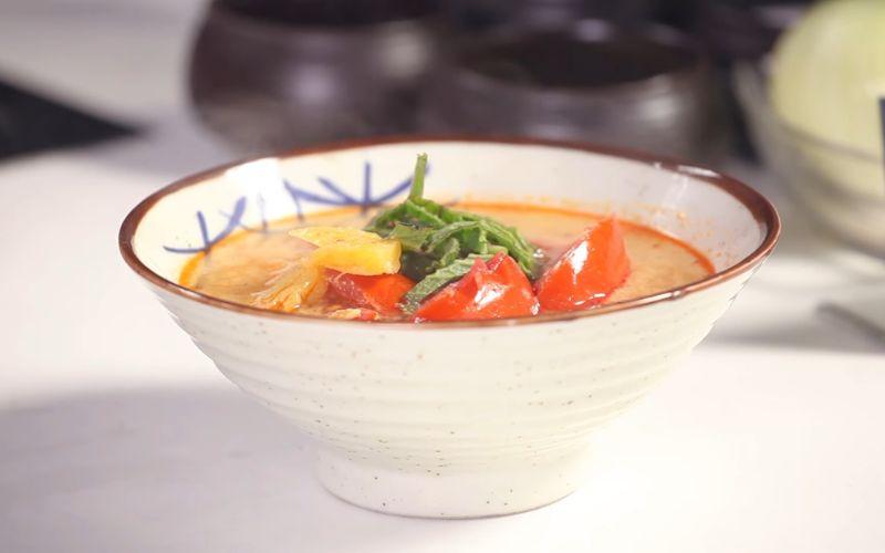 Hướng dẫn cách chế biến món canh tôm nấu mẻ thơm ngon, thanh nhẹ, dễ dàng thực hiện tại nhà.