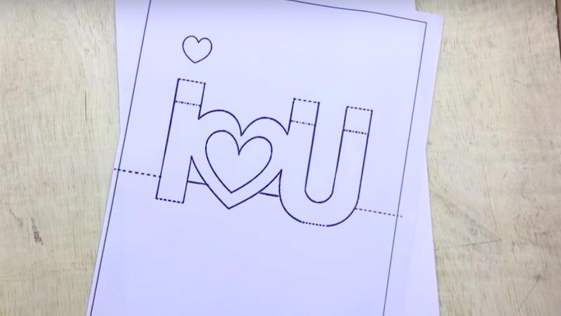 Tự tay làm một tấm thiệp 3D hình trái tim để dành tặng cho người yêu vào dịp Valentine là cách tuyệt vời để thể hiện tình cảm sâu sắc của bạn. Một món quà giản dị nhưng đầy ý nghĩa sẽ khiến tình yêu của bạn trở nên đặc biệt hơn.
