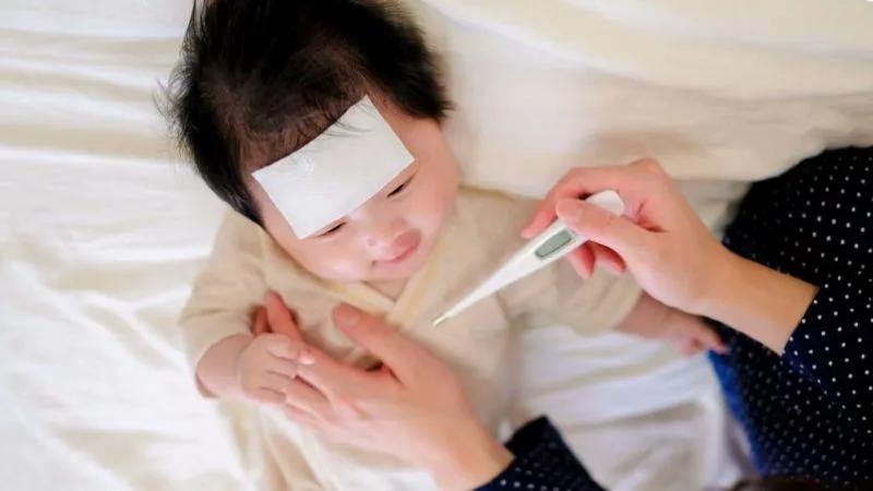 Lý do vì sao trẻ dễ bị dị ứng với thời tiết và cách mẹ có thể giúp bé khắc phục tình trạng này