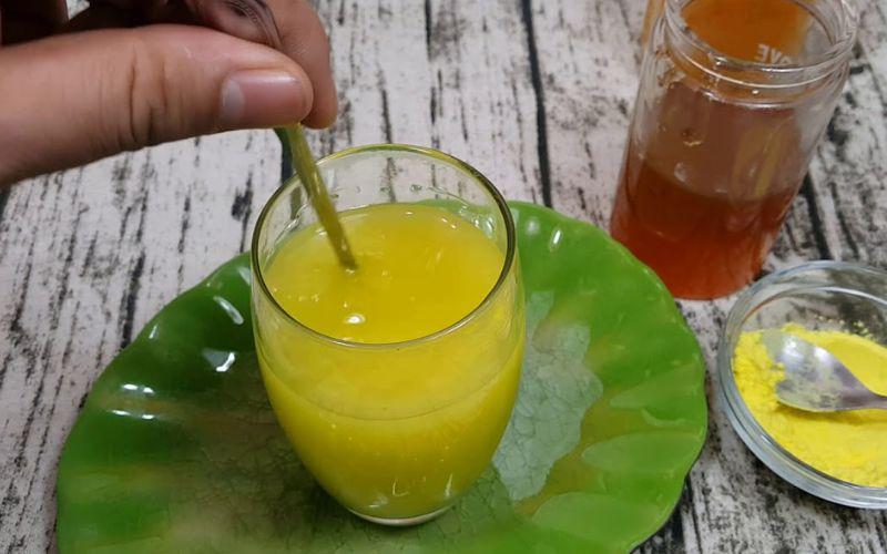 Hướng dẫn làm tinh bột nghệ khô nguyên chất ngay tại nhà, sử dụng để dưỡng da hoặc uống đều mang lại hiệu quả tuyệt vời.