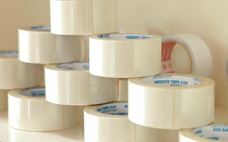 Băng keo hai mặt là gì? Khám phá những công dụng đa dạng của loại băng keo này.