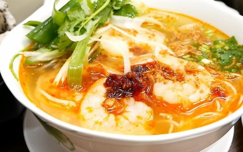 Cuối tuần này, tại sao không thử vào bếp nấu món bún tôm sa tế cay nồng, đậm đà, khiến bao người phải mê mẩn ngay từ lần đầu thưởng thức?