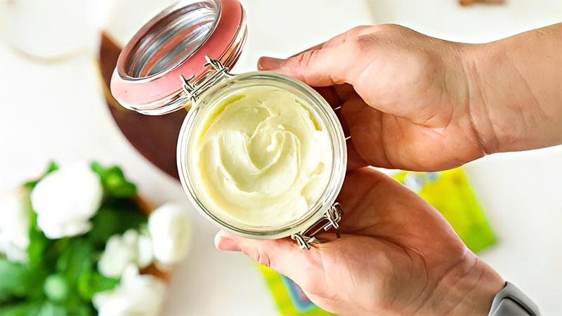 Cách tự làm kem dưỡng body cực kỳ đơn giản, giúp da mềm mịn và căng bóng ngay tức thì.