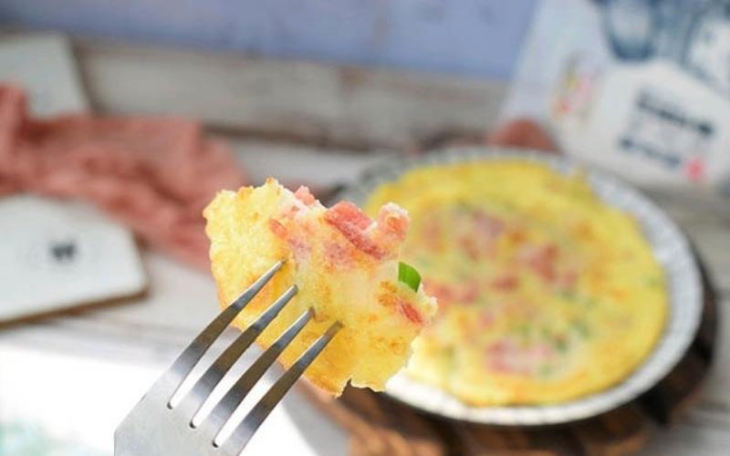 Bánh bột mì trứng – món ăn sáng lý tưởng, vừa nhanh gọn lại đầy đủ dưỡng chất, giúp bạn bắt đầu ngày mới tràn đầy năng lượng.