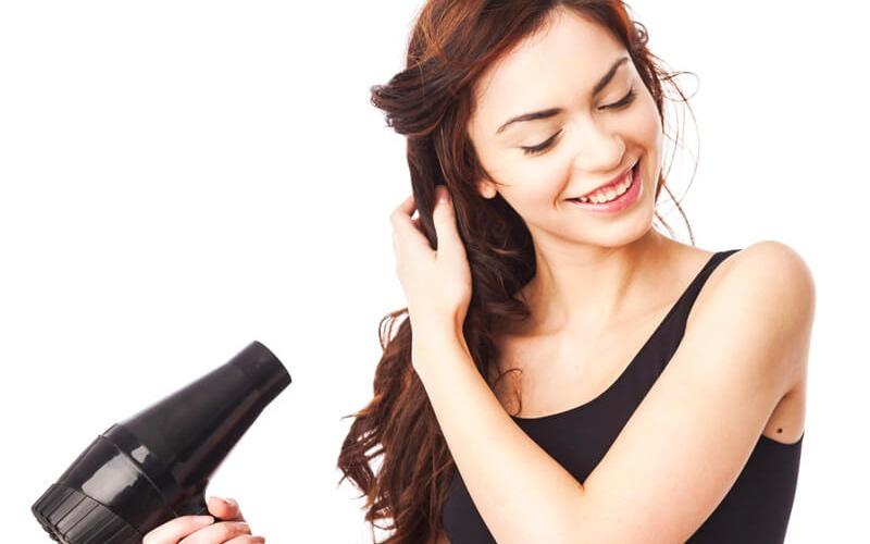 Làm gì để sau khi đi mưa về vẫn khoẻ mạnh, không lo cảm lạnh?