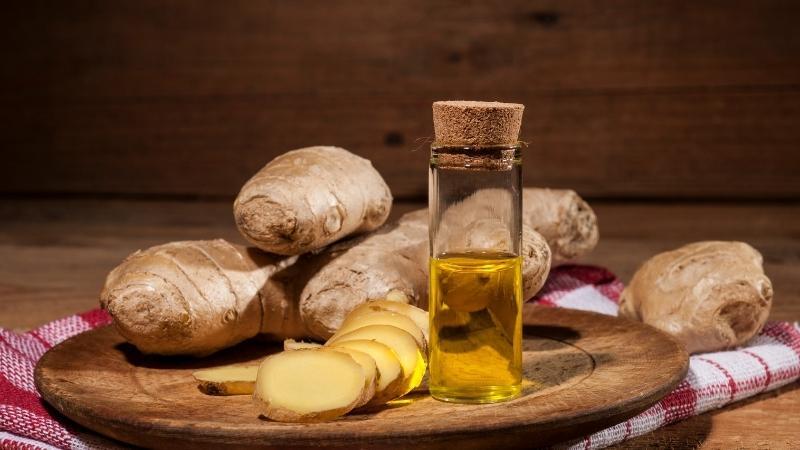 Khám phá những lợi ích tuyệt vời của tinh dầu gừng và cách tự tay làm ra loại dầu này ngay tại nhà.