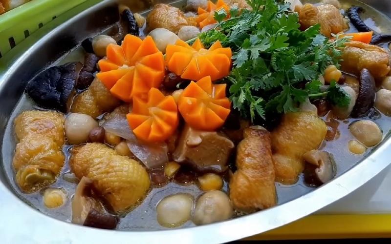 Cuối tuần này, hãy cùng gia đình thưởng thức món gà nấu nấm đông cô đầy đủ dưỡng chất, cùng nhau quây quần bên bữa cơm ấm áp.