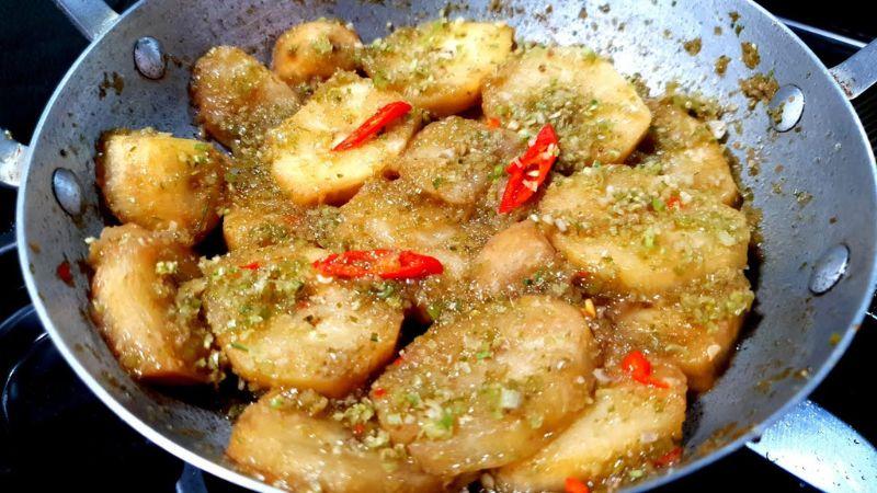 Khám phá cách chế biến món chuối xanh kho sả ớt cho bữa ăn chay thanh tịnh, nhẹ nhàng nhưng đầy sự hấp dẫn với những hương vị đặc trưng.