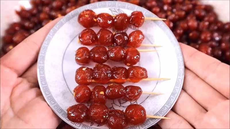 Khám phá cách chế biến chùm ruột ngào đường kết hợp cùng Sting đỏ, tạo nên món ăn vừa đẹp mắt lại đầy hấp dẫn.