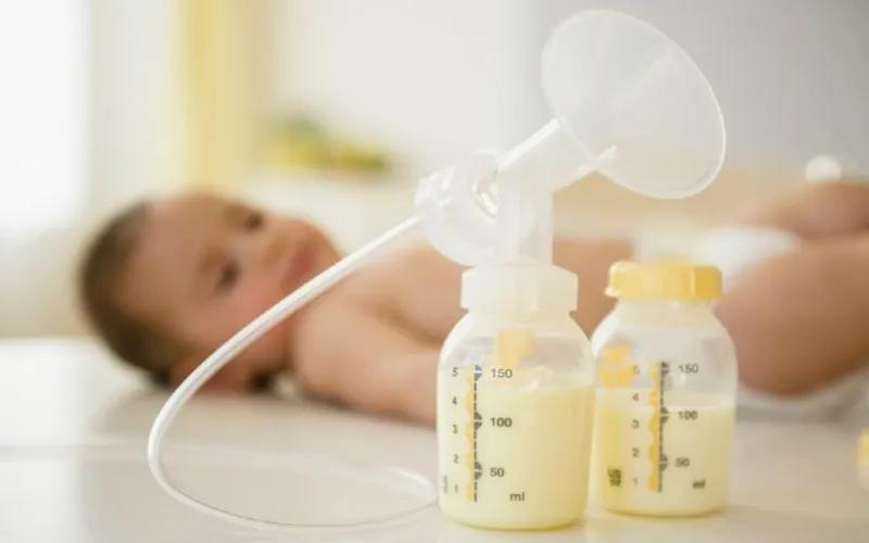 Khoảng cách giữa các lần hút sữa nên là bao lâu? Và làm sao để massage đúng cách trong quá trình hút sữa?