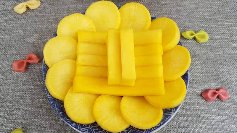 Cách chế biến củ cải muối Hàn Quốc với hương vị chua ngọt, giòn tan, vừa giúp kích thích vị giác vừa làm mới bữa ăn hàng ngày.