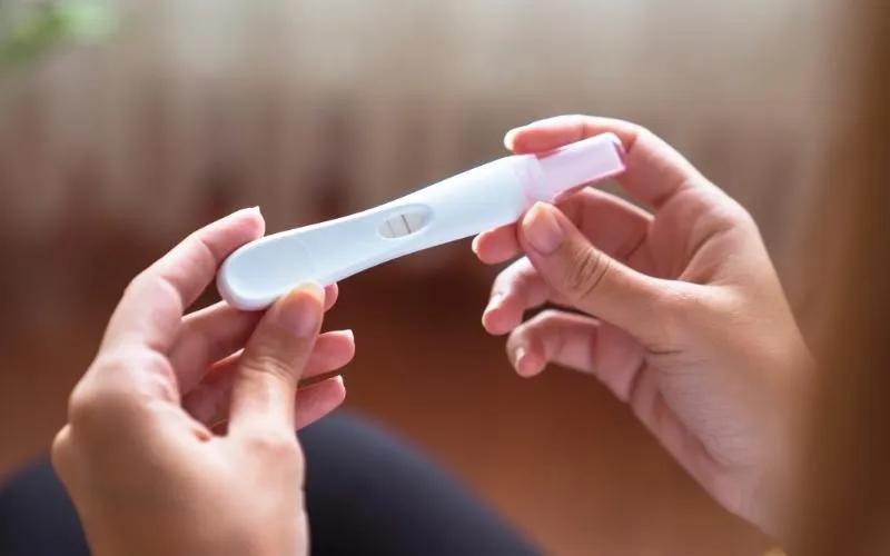 Bạn đã biết cách kiểm tra hạn sử dụng của que thử thai chưa?
