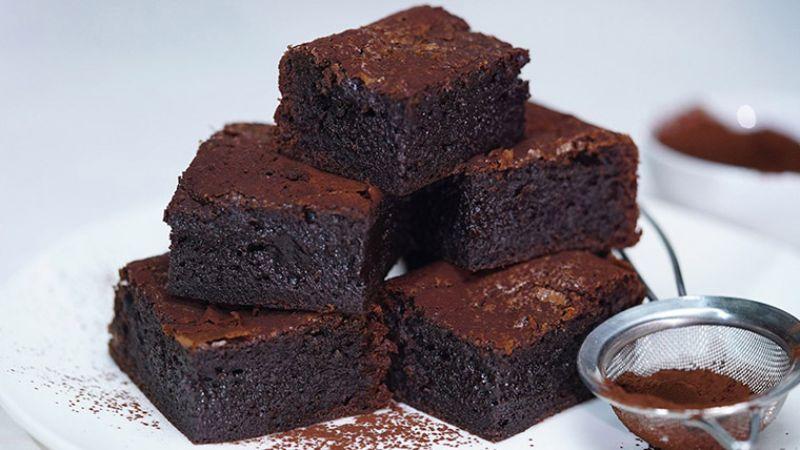 Khám phá cách làm bánh brownie chocolate mềm mịn, ngọt ngào, là món quà tuyệt vời dành tặng người thương yêu.