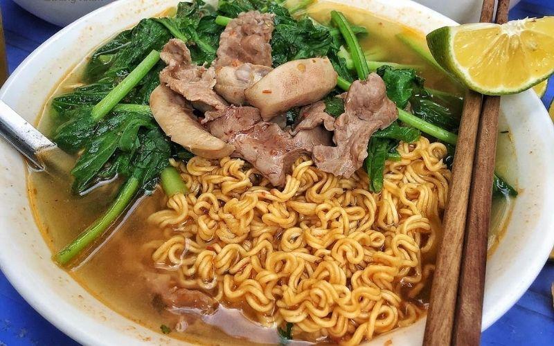 Khám phá ngay những quán ăn đêm nổi tiếng tại quận Ba Đình, mở cửa đón khách từ sau 0h khuya.