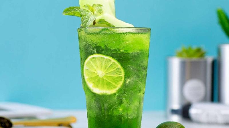 Khám phá công thức trà dưa lưới thơm ngon, mát lạnh, giúp bạn tận hưởng trọn vẹn hương vị tươi mới trong từng ngụm trà.