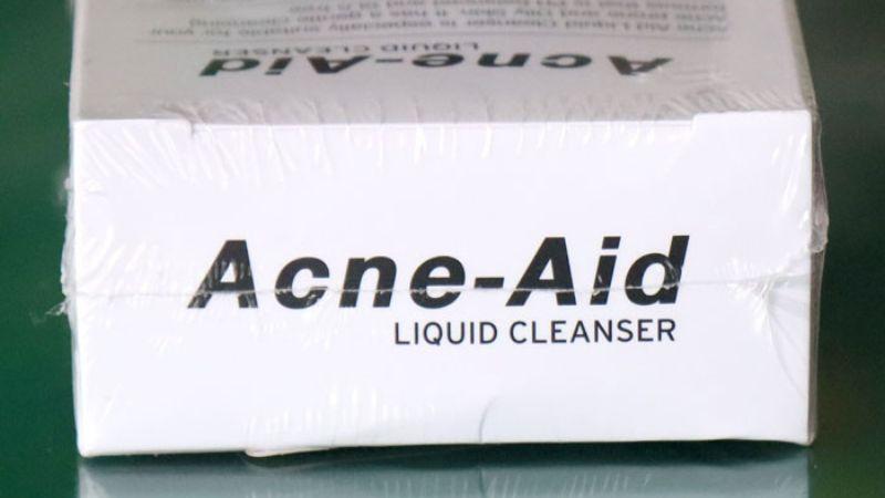 Đánh giá sữa rửa mặt Acne-Aid Liquid Cleanser: Giảm bã nhờn và ngừa mụn hiệu quả.