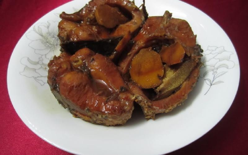 Hướng dẫn chi tiết cách kho cá trôi với riềng, mang đến món ăn đậm đà, thơm ngon, dễ làm cho bữa cơm gia đình