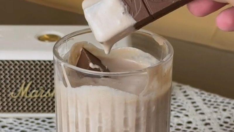 Khám phá cách làm nước dừa cà phê với sự kết hợp hoàn hảo giữa vị béo ngậy và sự tươi mát, mang lại cảm giác thư giãn tuyệt vời.
