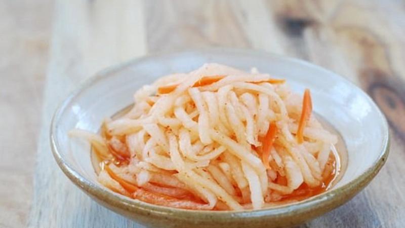 Cách làm củ cải ngâm chua ngọt giòn rụm, đậm đà hương vị tại nhà