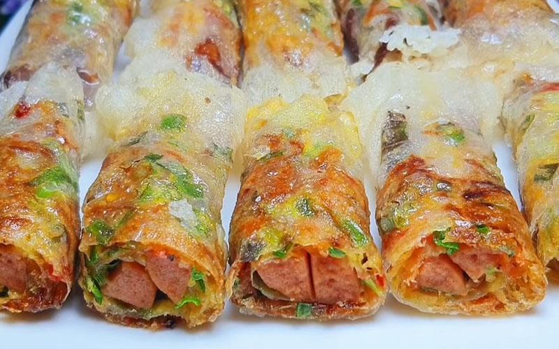 Khám phá ngay cách làm bánh tráng cuộn cơm nguội chiên giòn tan, thử một lần là sẽ nhớ mãi không quên