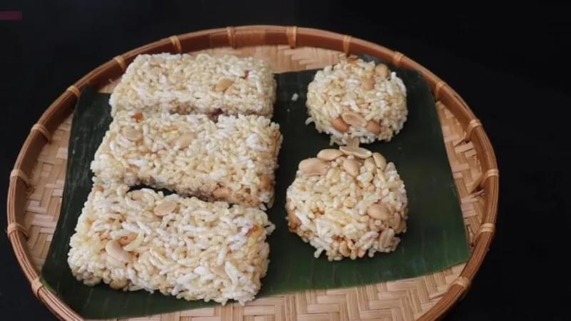 Hồi tưởng tuổi thơ với món cốm gạo ngào đường ngọt ngào, khó cưỡng lại
