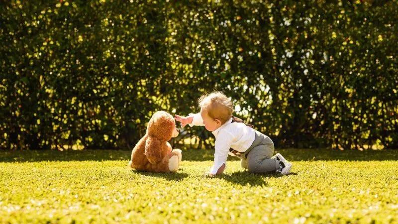 Tại sao mỗi đứa trẻ lại gắn bó với một món đồ đặc biệt không thể thiếu? Cha mẹ cần làm gì để hiểu và hỗ trợ?