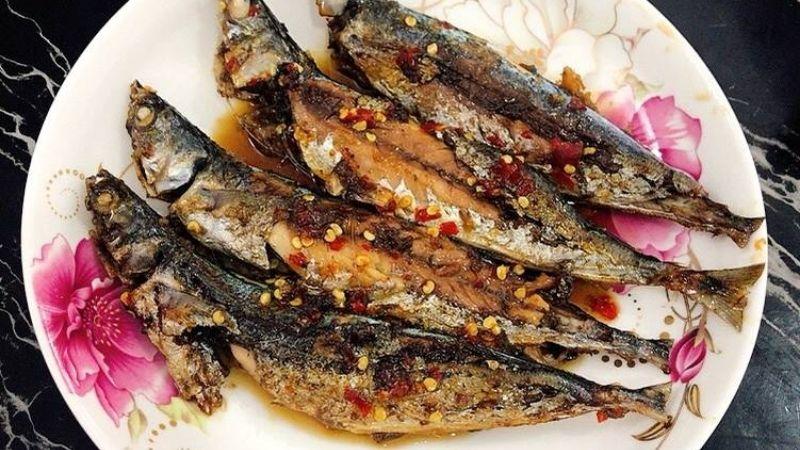 Hướng dẫn làm cá nục chiên giòn thơm phức với nước mắm hấp dẫn