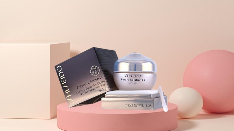Bộ kem dưỡng Shiseido Future Solution LX mang đến giải pháp tối ưu cho làn da, chăm sóc chuyên sâu suốt cả ngày lẫn đêm, giúp da luôn khỏe mạnh và rạng rỡ.